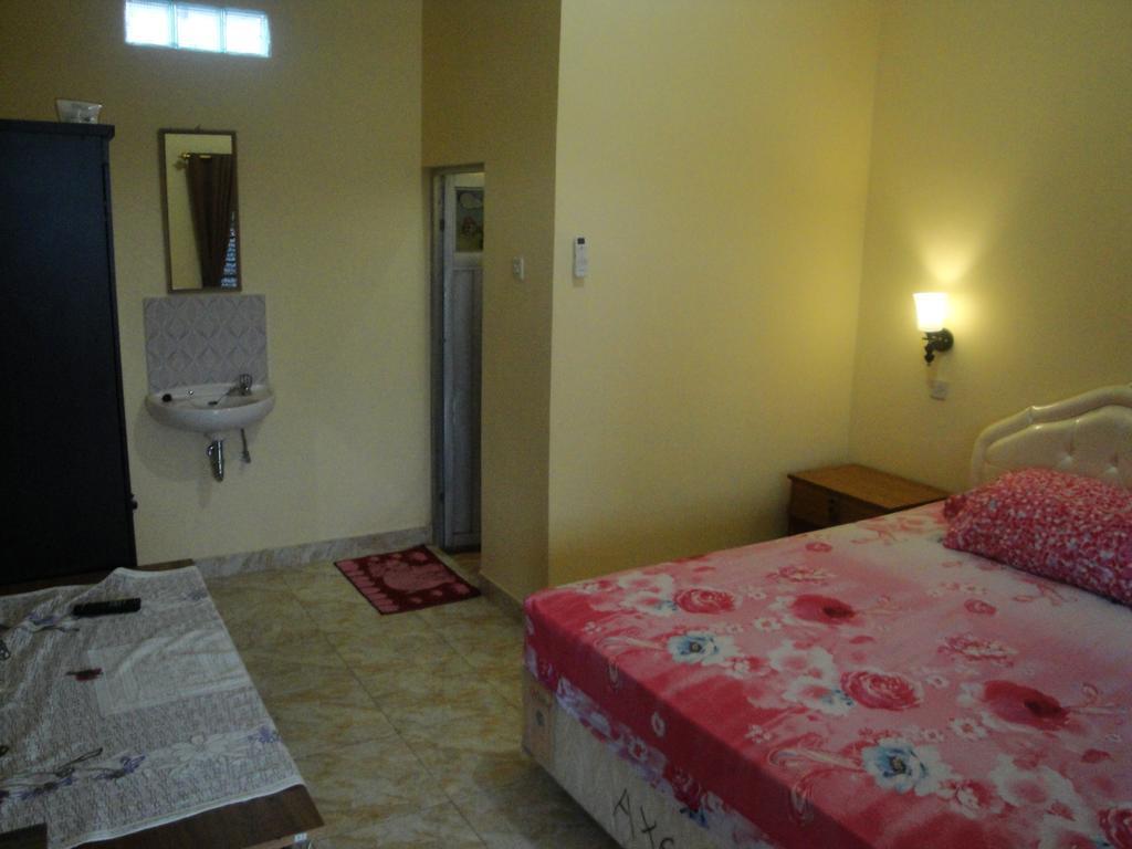 Puji Homestay Mataram Kültér fotó