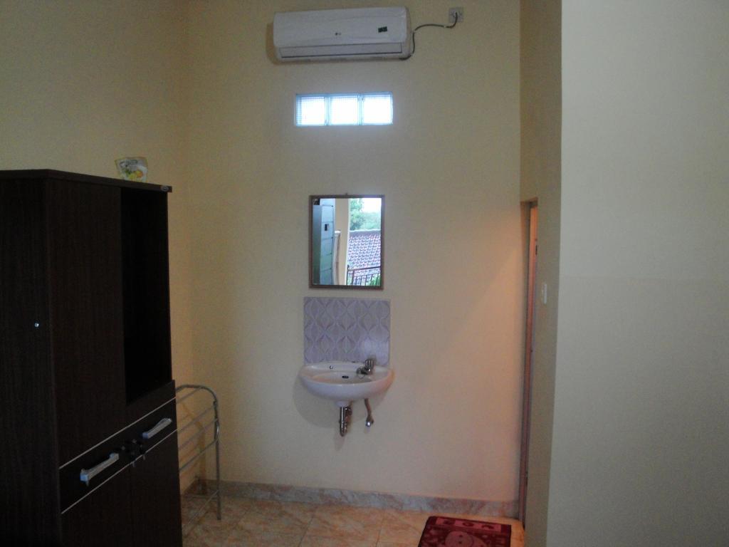 Puji Homestay Mataram Kültér fotó
