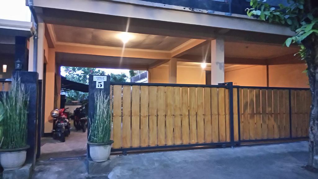 Puji Homestay Mataram Kültér fotó